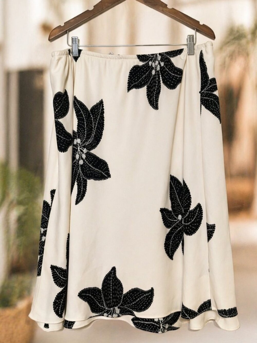 Plus Size 24W Black White Floral Midi Skirt Minimalist Flowy Chic Y2K